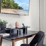 Free Parking Apt With Wifi At Biscayne Park