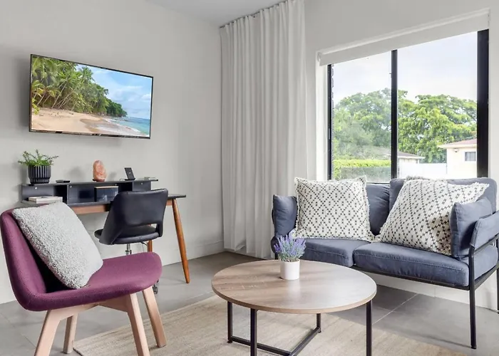 Free Parking Apt With Wifi At Biscayne Park