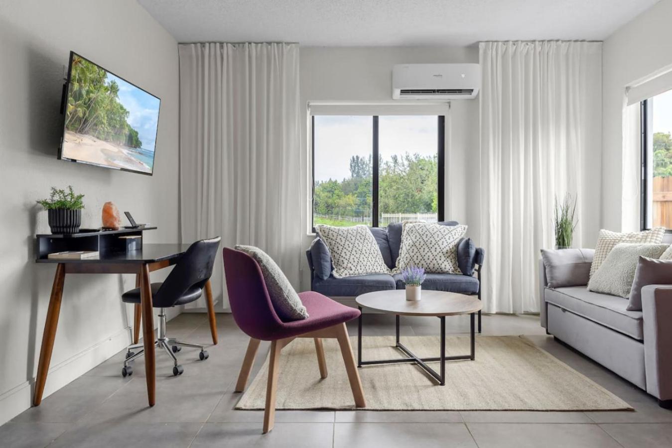 Free Parking With Wifi At Biscayne Park Apartment
