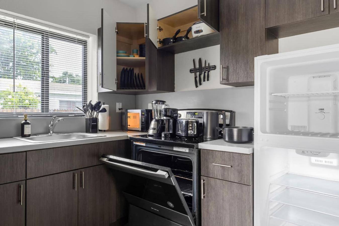 Free Parking With Wifi At Biscayne Park Apartment Miami